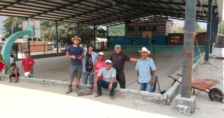 Crew in Paso de la Reina, Oaxaca